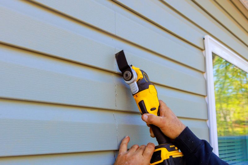 Vinyl Siding Repair Expert Image 2